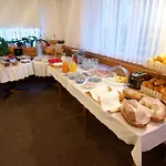 巍斯峰酒店 *