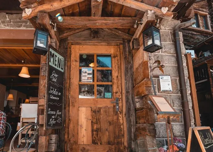 山林小屋 巍斯峰酒店 *